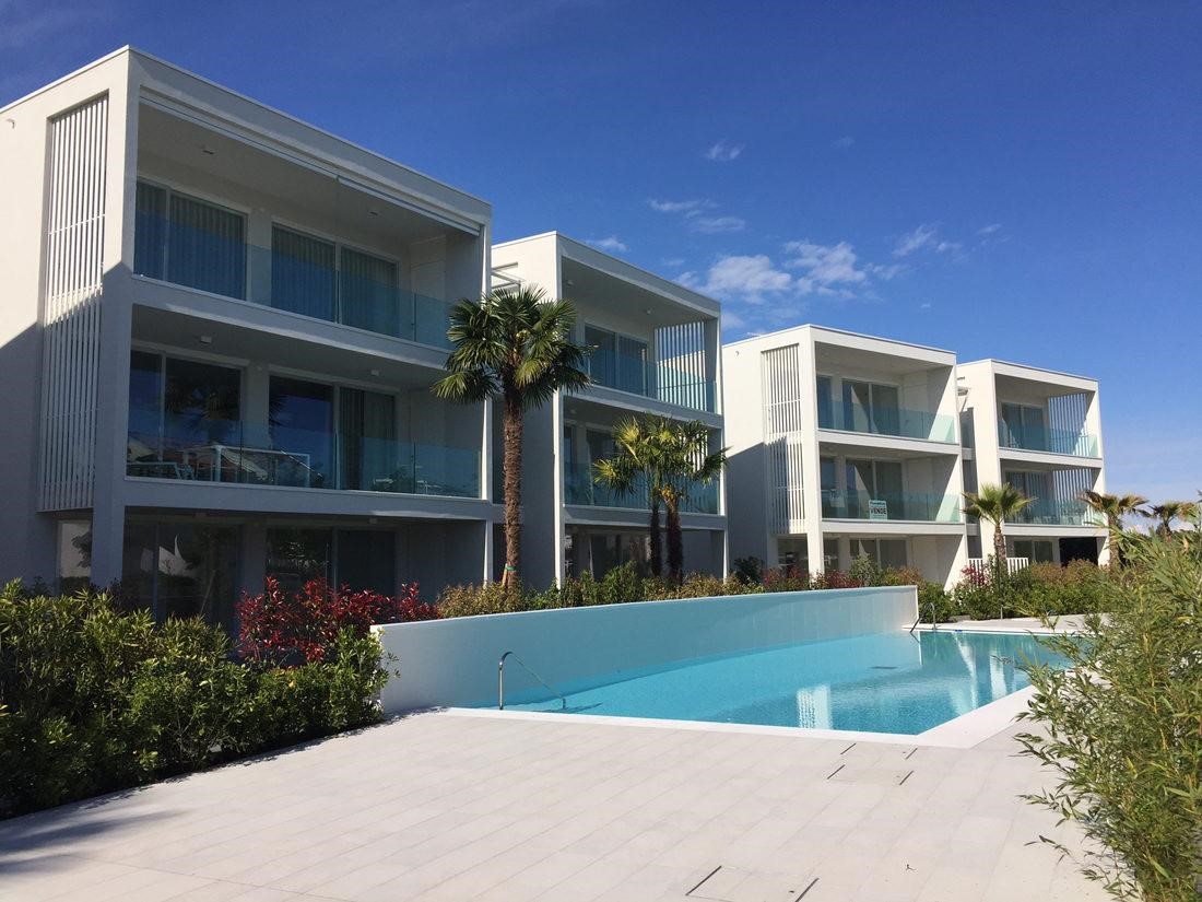 Residence White Residence 