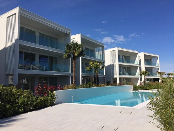 Residence White Residence 